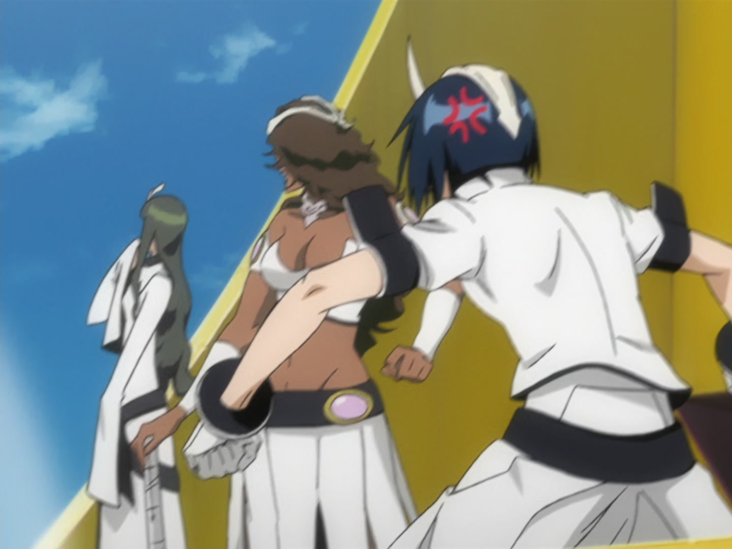 Bleach Ep 166: Desperate Effort vs. Desperate Effort! Hollowized Ichigo @ 00:08:05