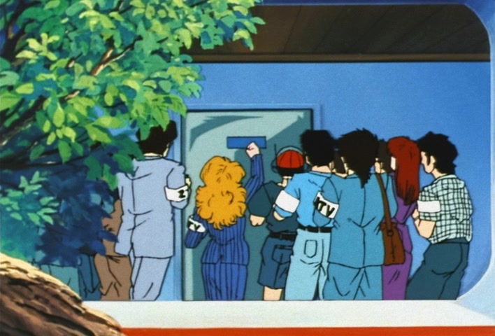 Dragon Ball Z Ep 218: Exposed!! The Saiyaman is Son Gohan @ 04:28