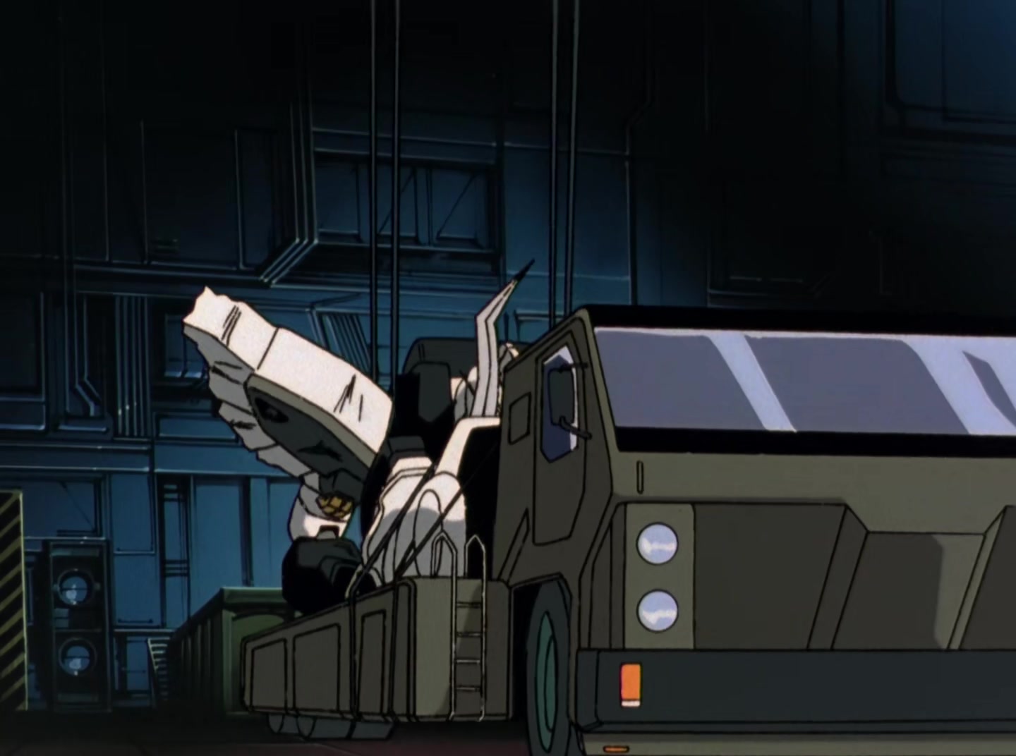 Mobile Suit Gundam Wing Ep 20: The Lunar Base Infiltration @ 09:44