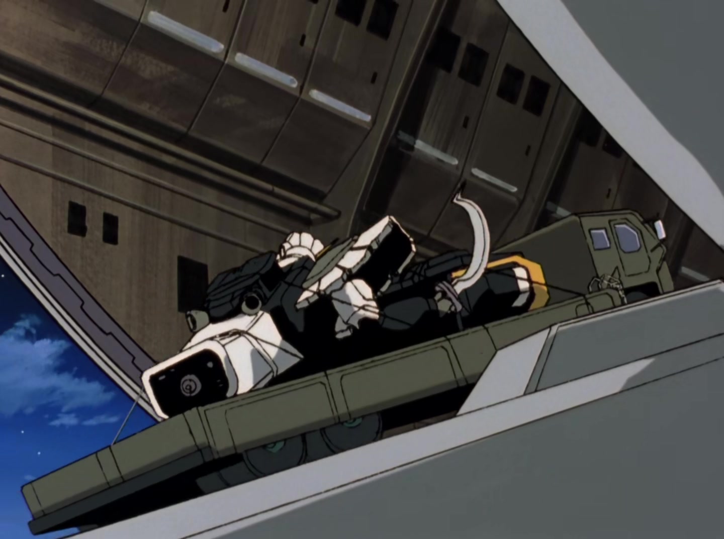 Mobile Suit Gundam Wing Ep 20: The Lunar Base Infiltration @ 10:17