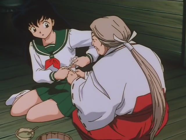 Inuyasha Ep 2: Seekers of the Sacred Jewel @ 00:04:22