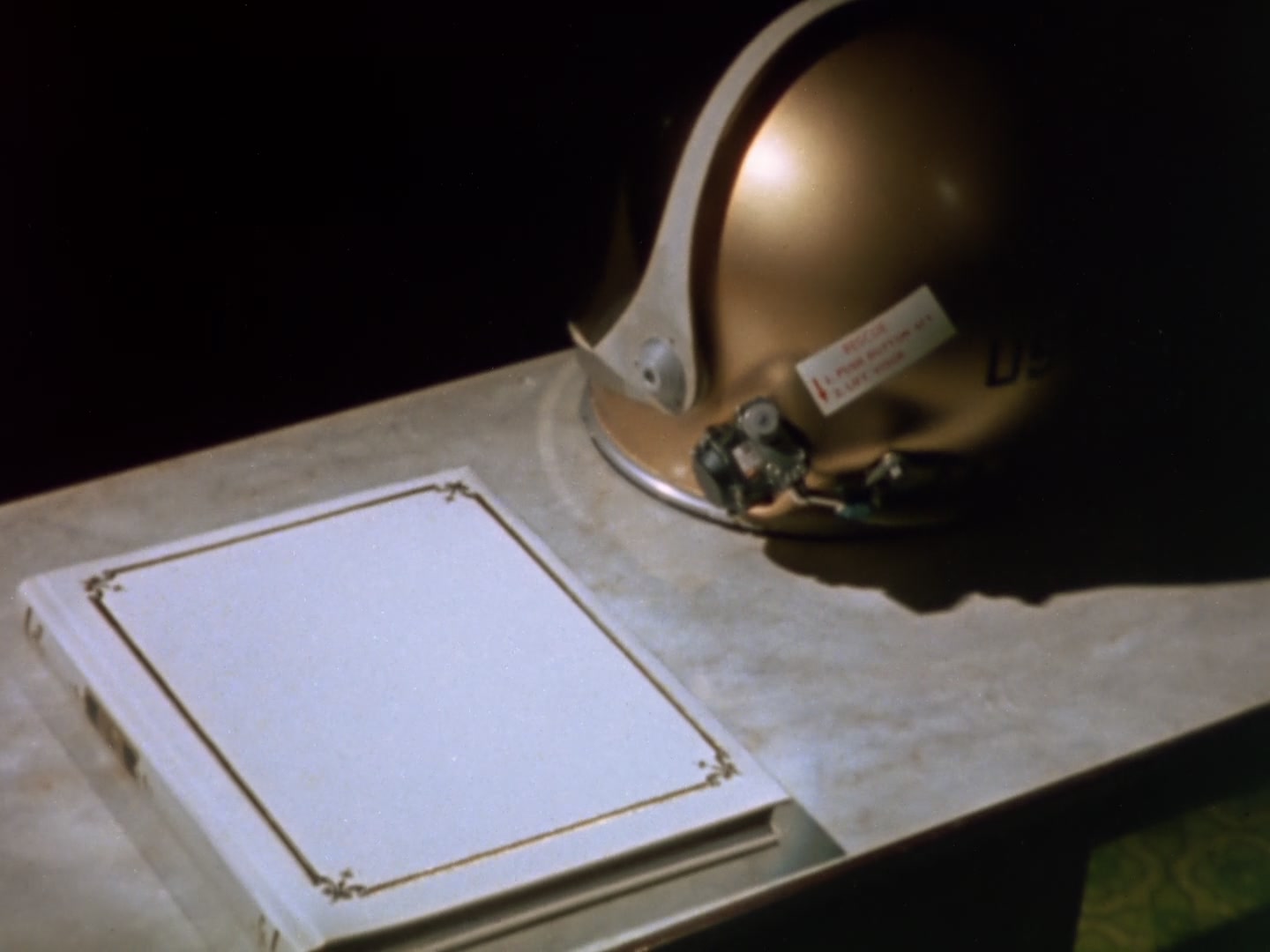 Super Dimension Fortress Macross Ep 24: Good Bye Girl @ 24:03