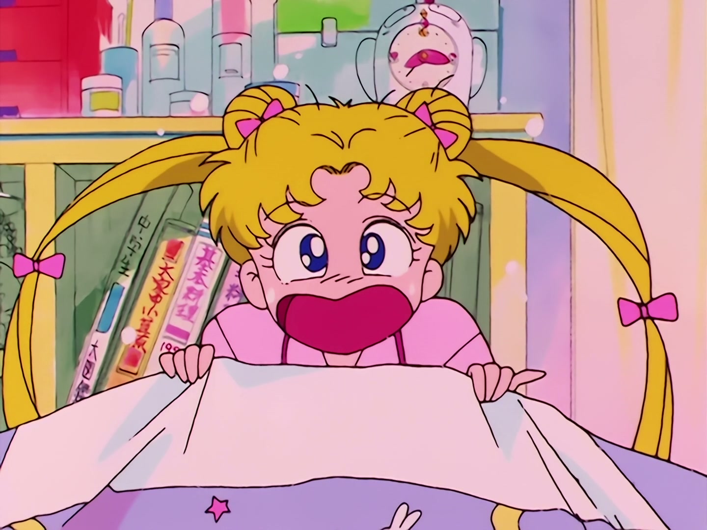Sailor Moon Ep 1: The Crybaby Usagi's Magnificent Transformation @ 00:02:04