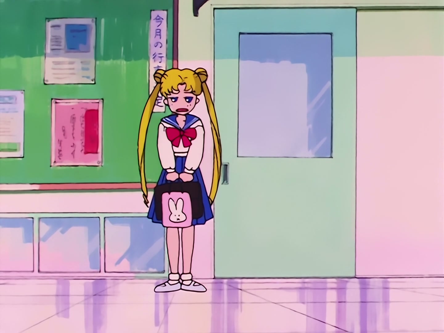 Sailor Moon Ep 1: The Crybaby Usagi's Magnificent Transformation @ 00:03:35