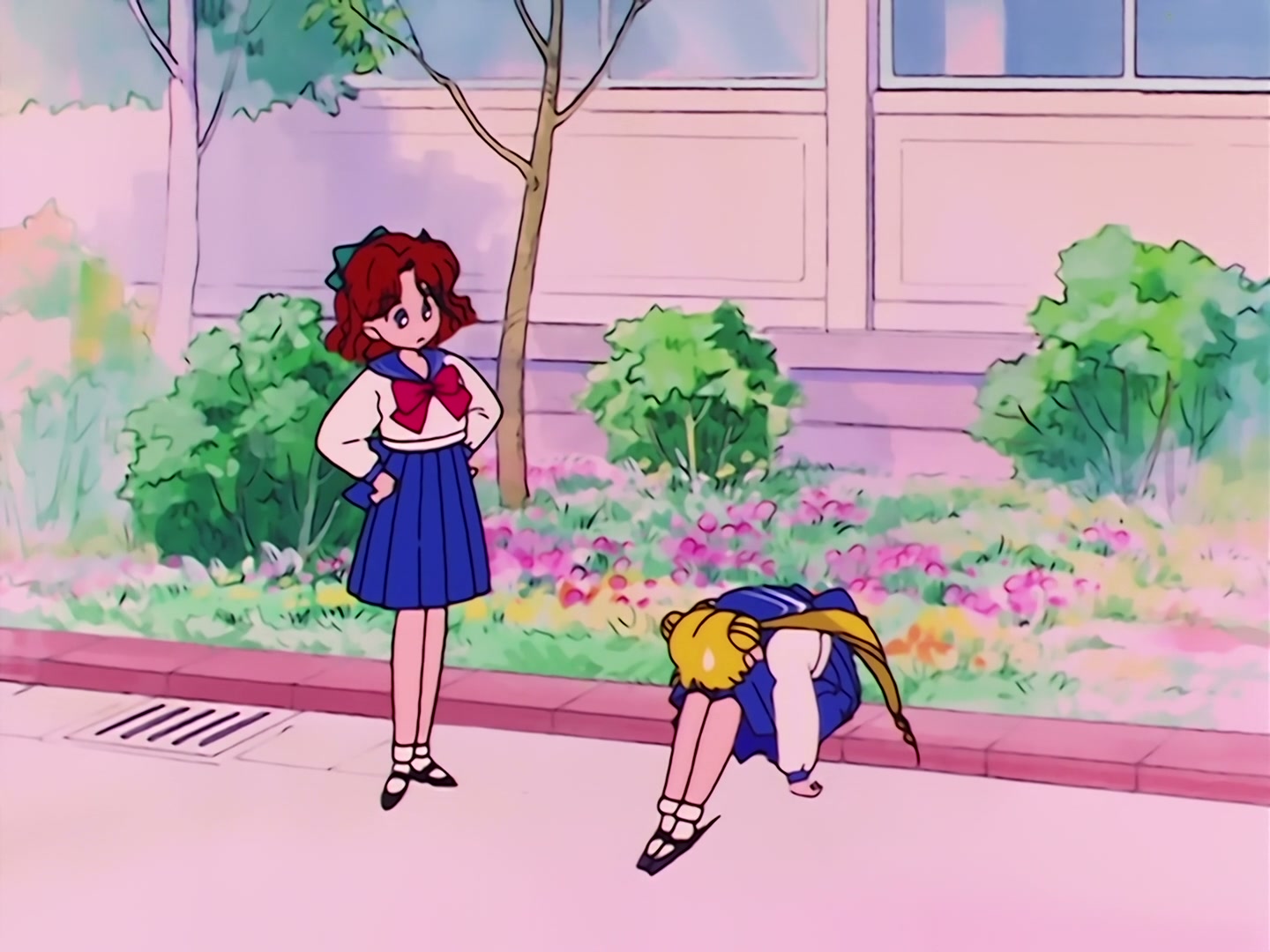 Sailor Moon Ep 1: The Crybaby Usagi's Magnificent Transformation @ 00:04:06