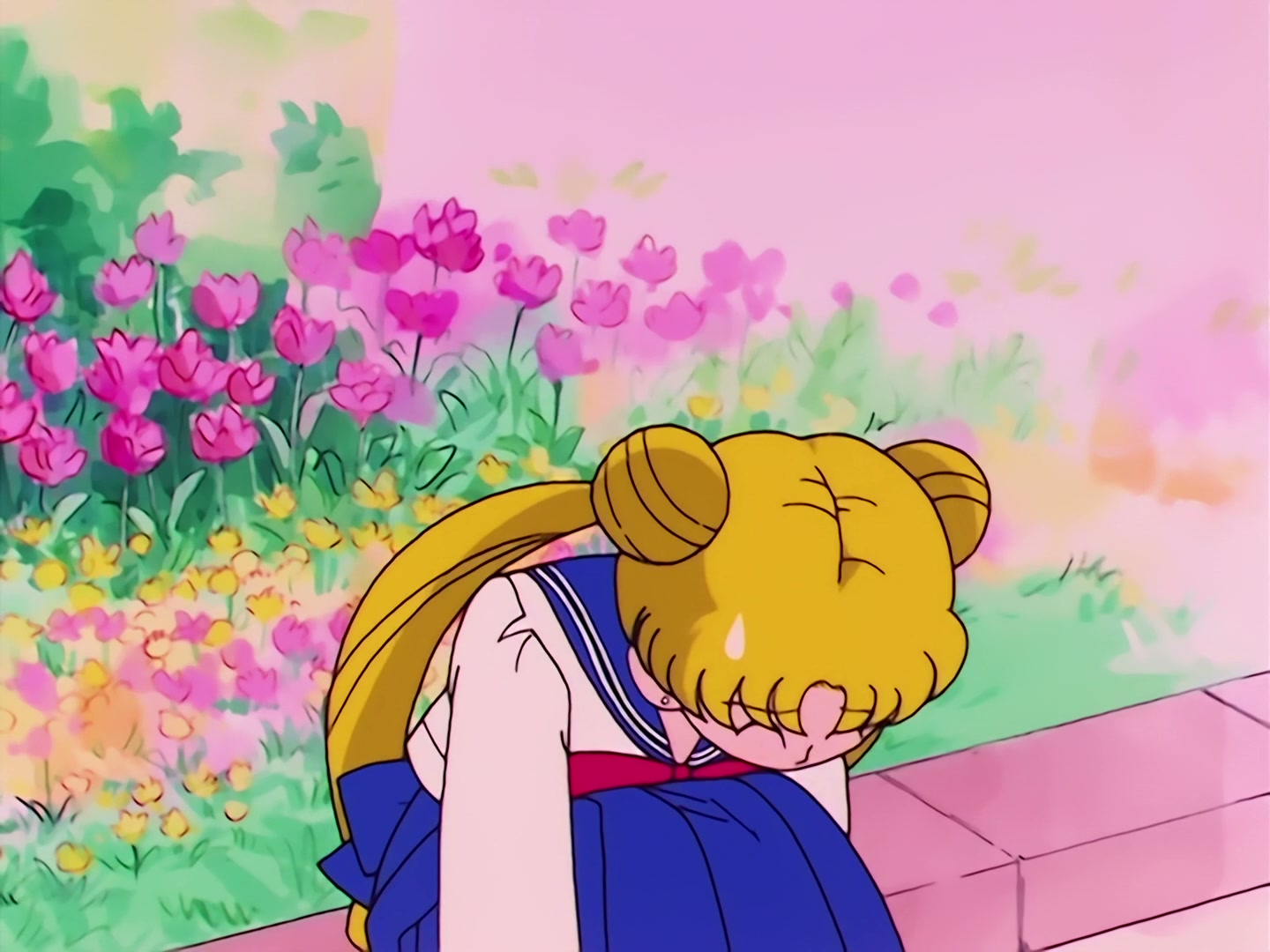Sailor Moon Ep 1: The Crybaby Usagi's Magnificent Transformation @ 00:04:10