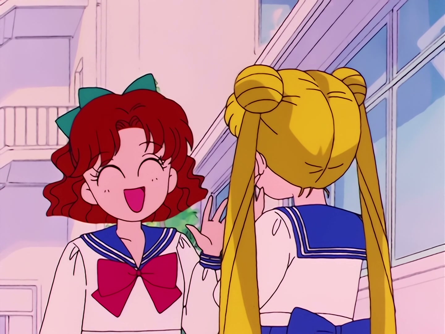 Sailor Moon Ep 1: The Crybaby Usagi's Magnificent Transformation @ 00:05:37