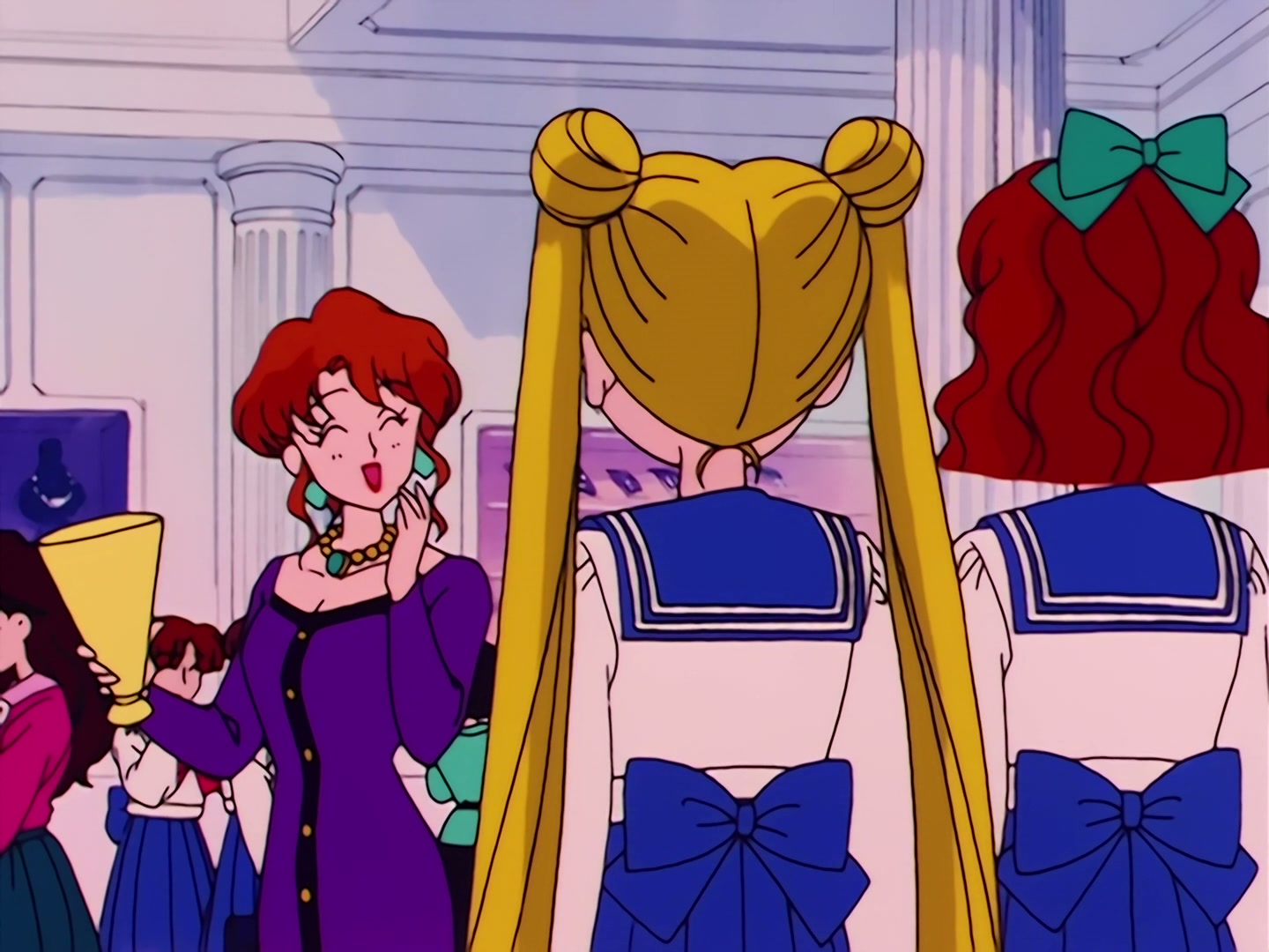 Sailor Moon Ep 1: The Crybaby Usagi's Magnificent Transformation @ 00:08:39