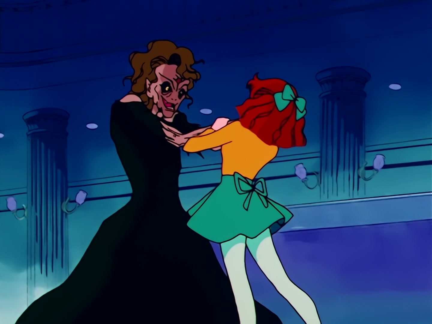 Sailor Moon Ep 1: The Crybaby Usagi's Magnificent Transformation @ 00:18:07