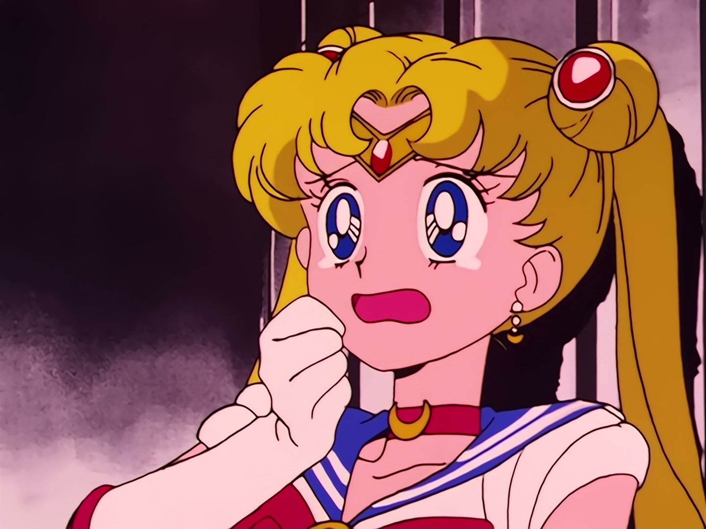 Sailor Moon Ep 1: The Crybaby Usagi's Magnificent Transformation @ 00:19:25