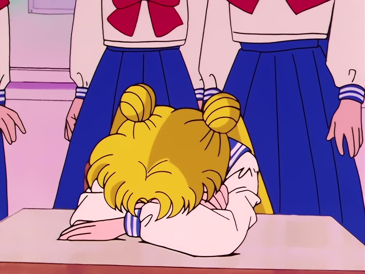 Sailor Moon Ep 1: The Crybaby Usagi's Magnificent Transformation @ 00:21:56