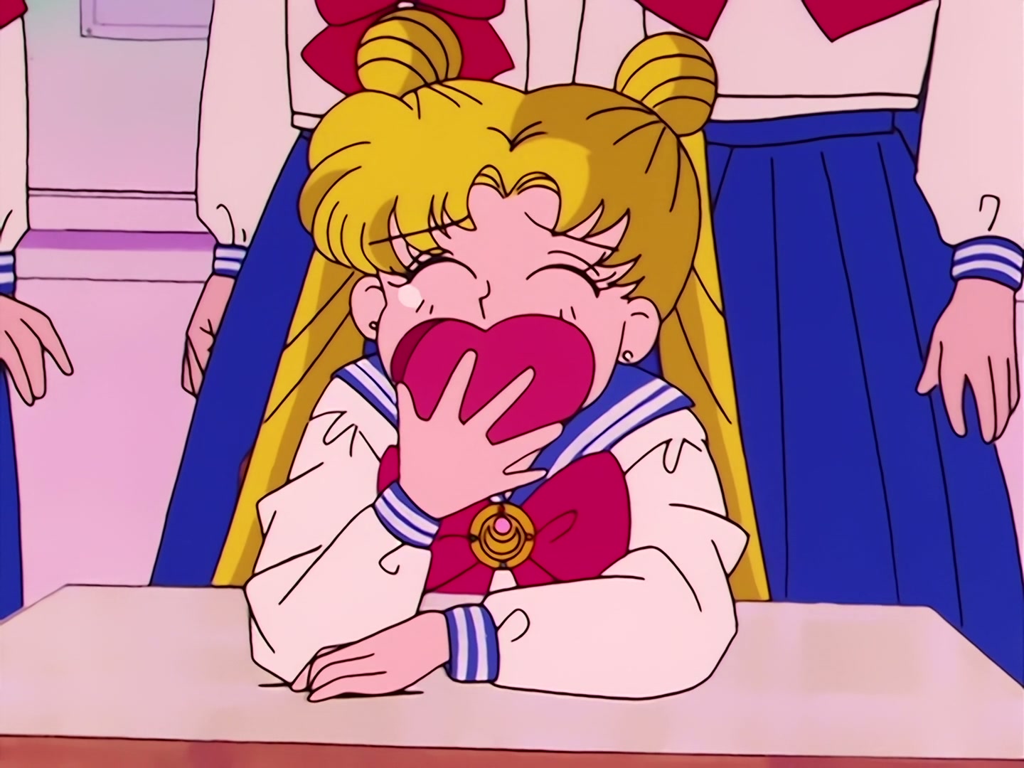 Sailor Moon Ep 1: The Crybaby Usagi's Magnificent Transformation @ 00:22:05