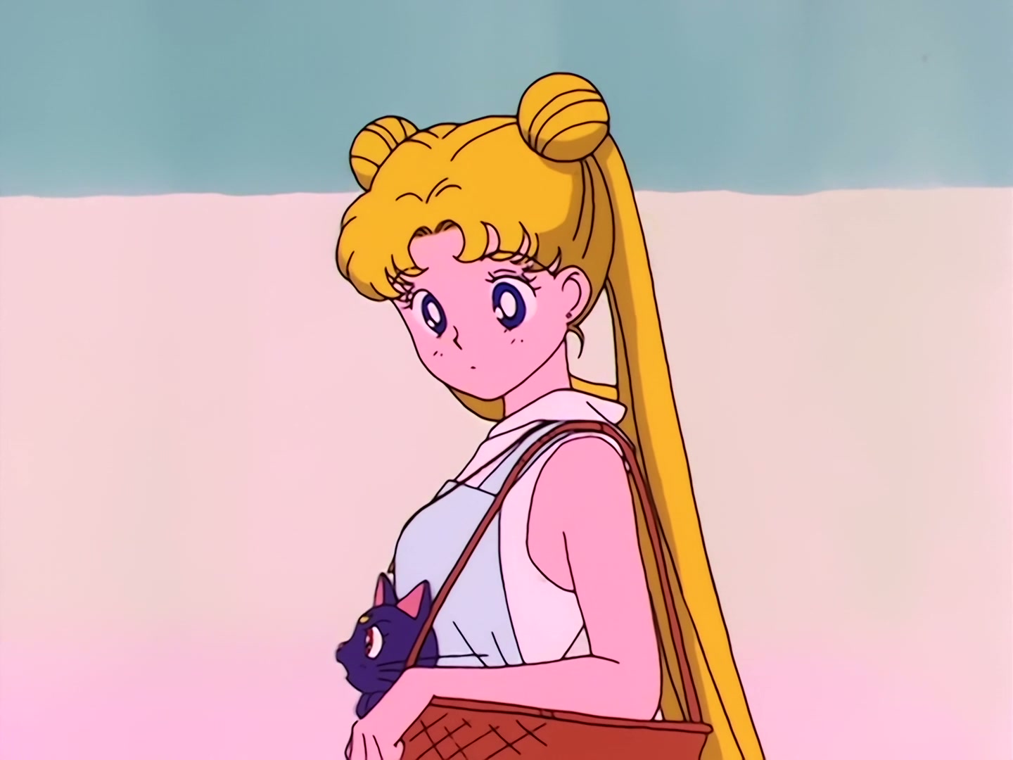 Sailor Moon Ep 17: Is Usagi a Model? The Focus of the Monster Camera @ 00:10:53