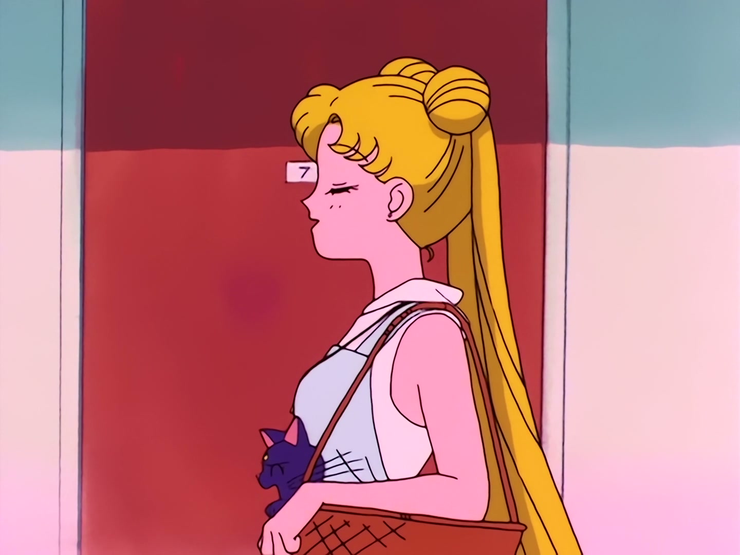Sailor Moon Ep 17: Is Usagi a Model? The Focus of the Monster Camera @ 00:10:57