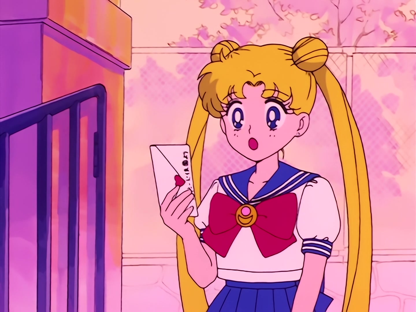 Sailor Moon Ep 19: Usagi is Thrilled! Tuxedo Mask's Love Letter @ 00:04:44