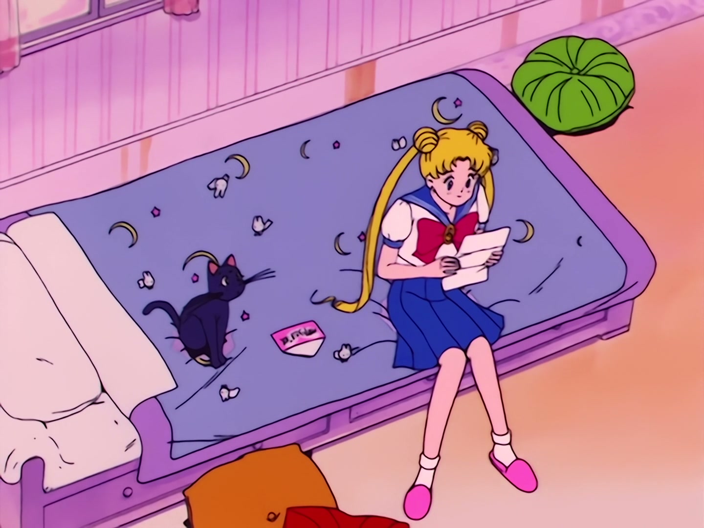 Sailor Moon Ep 19: Usagi is Thrilled! Tuxedo Mask's Love Letter @ 00:04:53