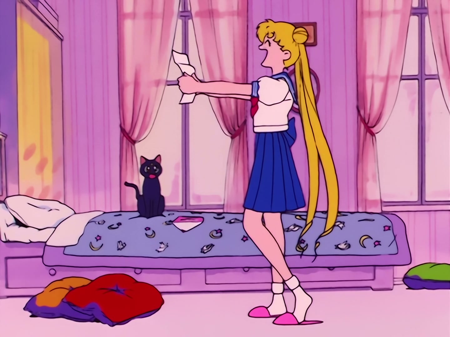 Sailor Moon Ep 19: Usagi is Thrilled! Tuxedo Mask's Love Letter @ 00:05:32