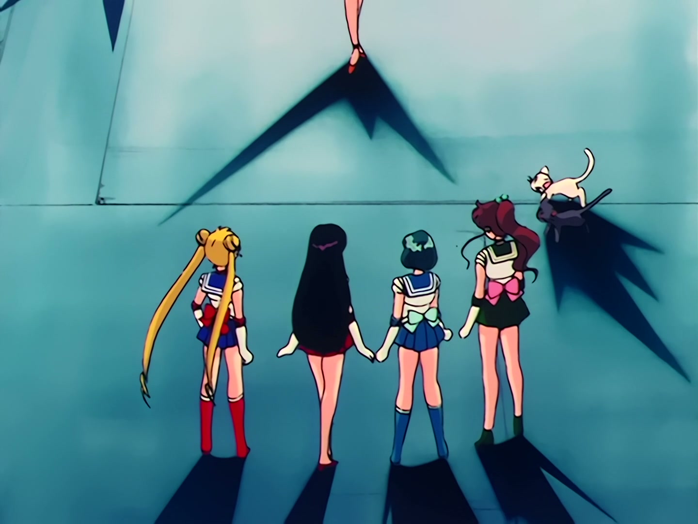 Sailor Moon Ep 34: The Sparkling Silver Crystal! The Moon Princess Appears @ 00:02:34