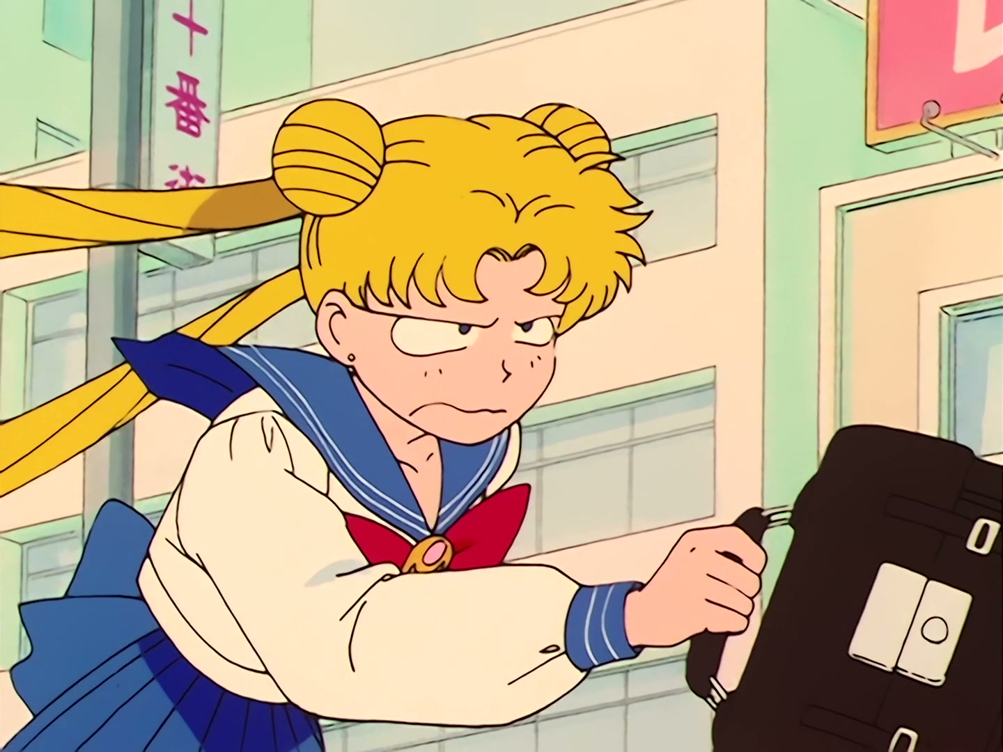 Sailor Moon Ep 34: The Sparkling Silver Crystal! The Moon Princess Appears @ 00:06:02