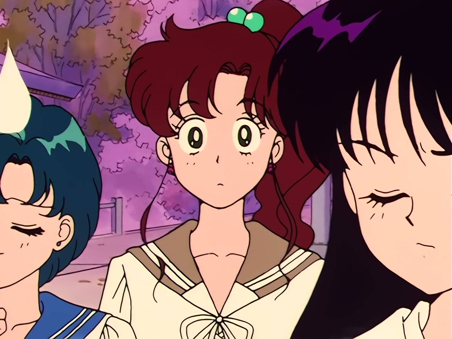 Sailor Moon Ep 34: The Sparkling Silver Crystal! The Moon Princess Appears @ 00:09:00