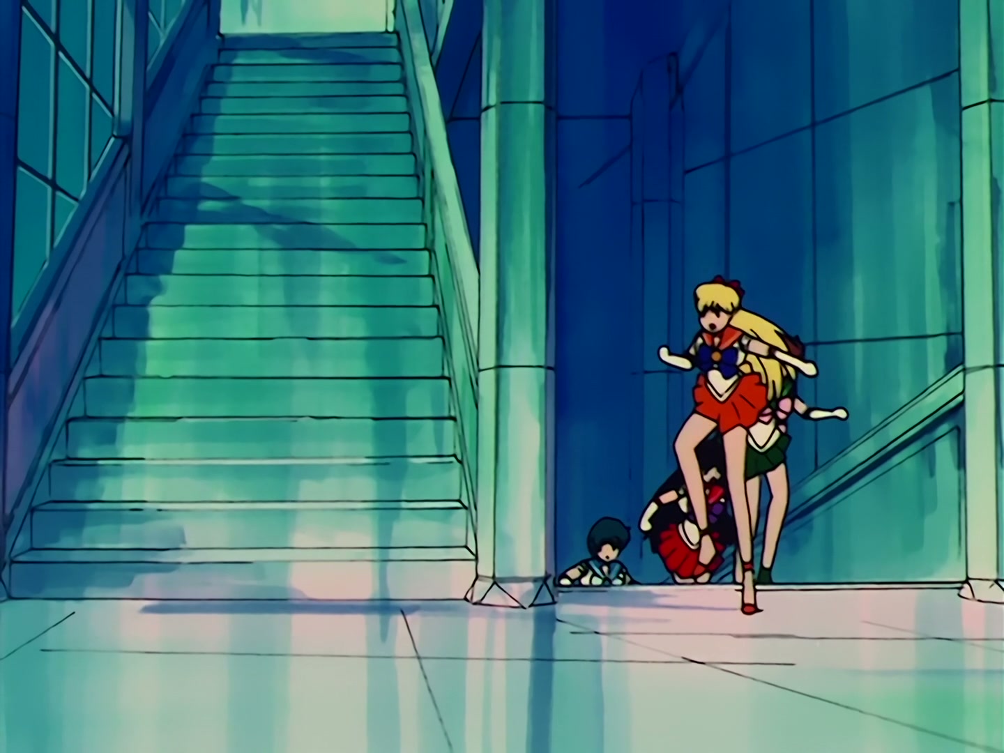Sailor Moon Ep 34: The Sparkling Silver Crystal! The Moon Princess Appears @ 00:15:21