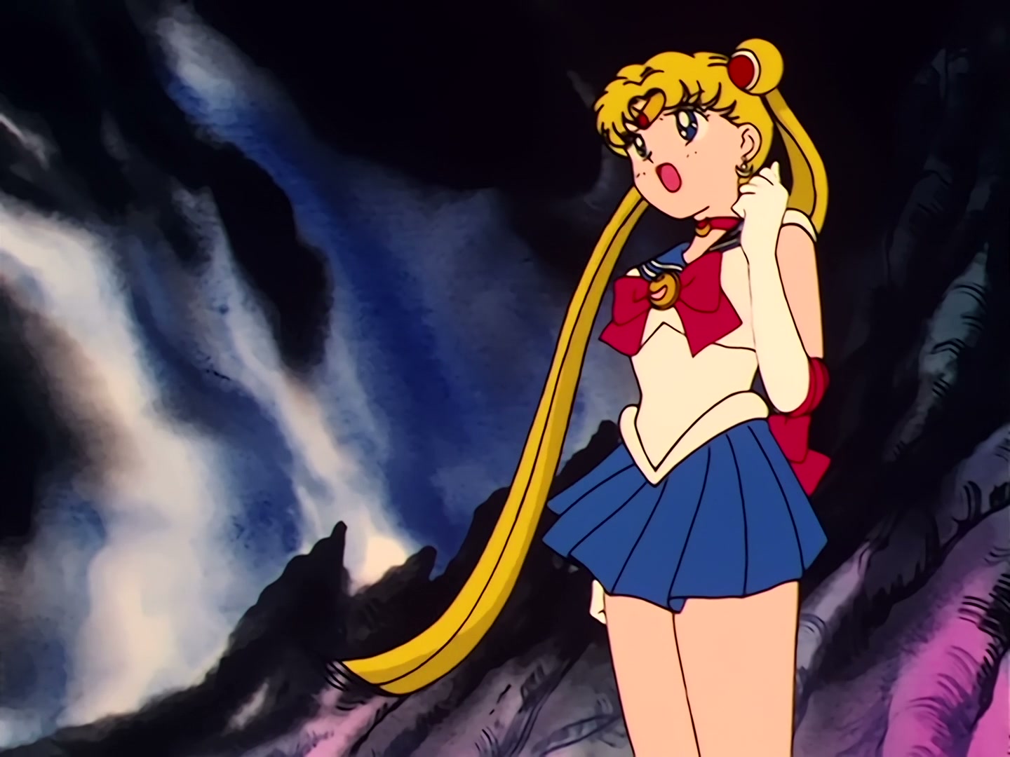 Sailor Moon Ep 34: The Sparkling Silver Crystal! The Moon Princess Appears @ 00:17:27