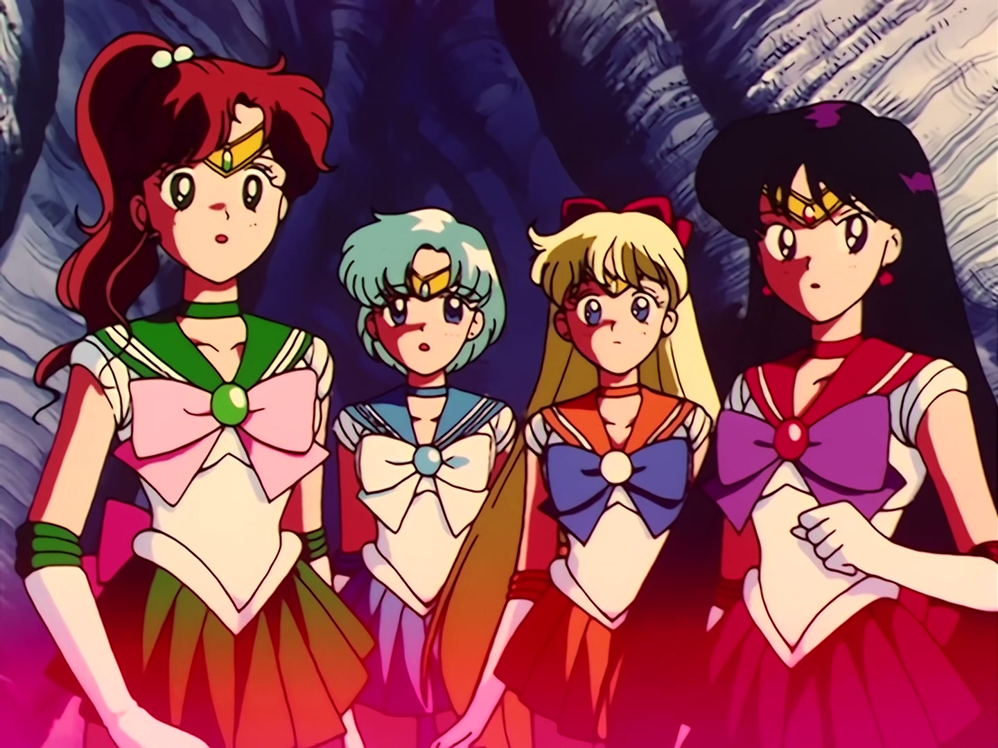 Sailor Moon Ep 34: The Sparkling Silver Crystal! The Moon Princess Appears @ 00:21:04