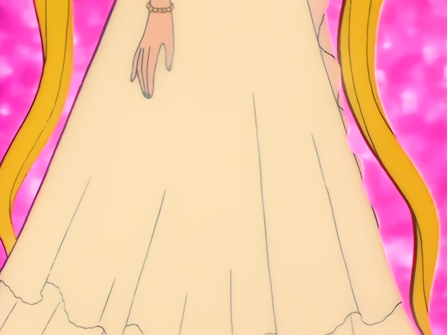 Sailor Moon Ep 34: The Sparkling Silver Crystal! The Moon Princess Appears @ 00:21:51