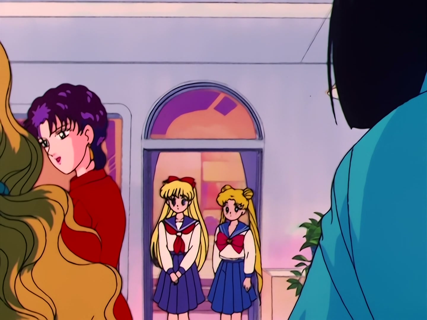 Sailor Moon Ep 36: Usagi is Confused! Is Tuxedo Mask Evil? @ 00:08:25