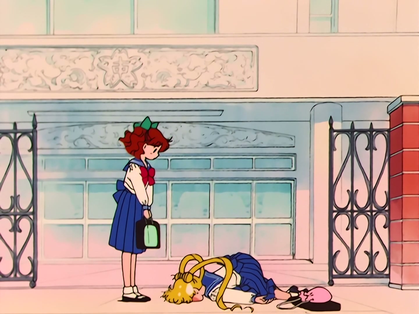 Sailor Moon Ep 37: Aim to be a Princess? Usagi's Weird Training @ 00:02:43