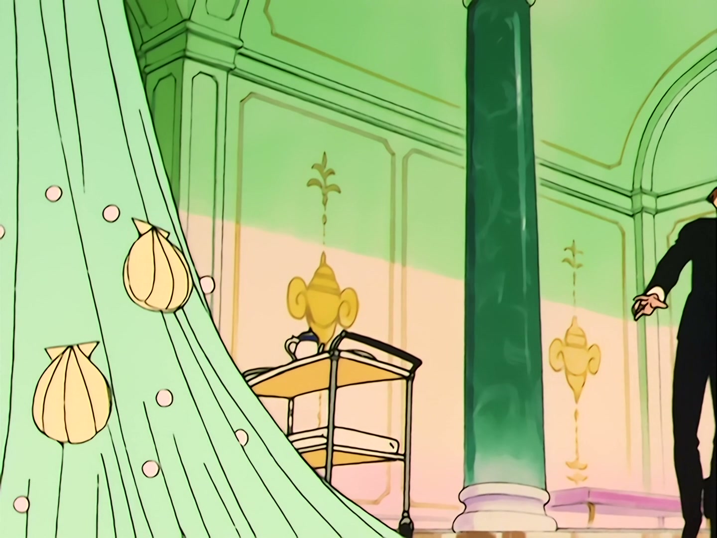 Sailor Moon Ep 37: Aim to be a Princess? Usagi's Weird Training @ 00:15:52