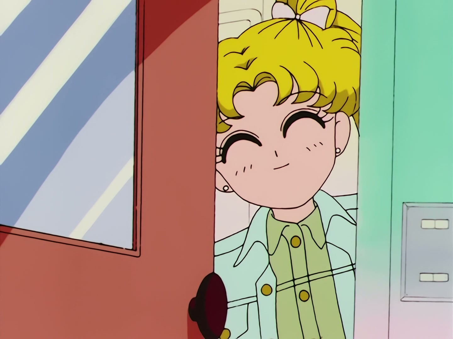 Sailor Moon Ep 73: A UFO Appears! The Sailor Guardians are Captured @ 00:06:24