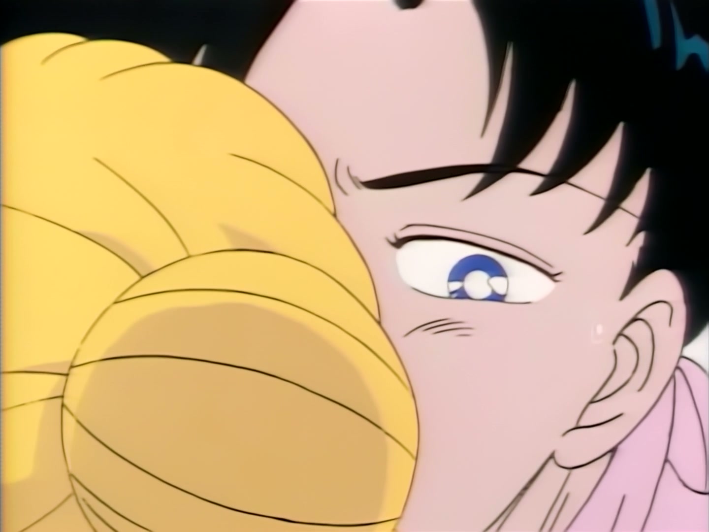 Sailor Moon Ep 89: Usagi and the Girls' Resolve! Prelude to a New Battle @ 00:04:44
