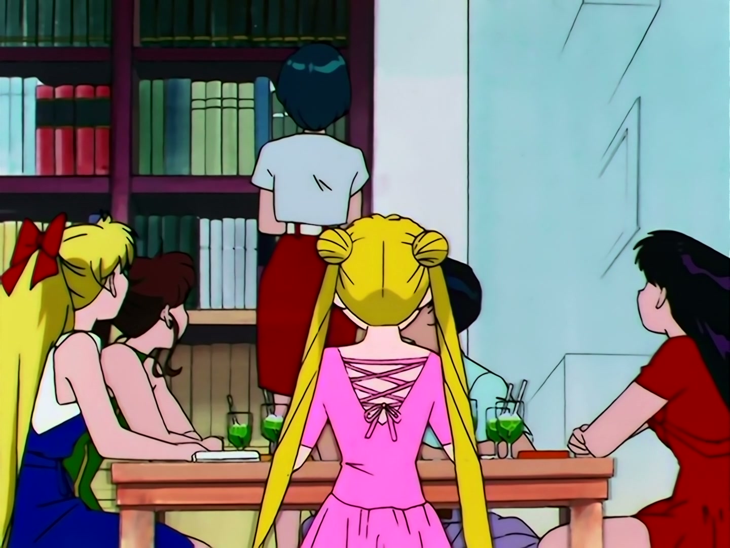 Sailor Moon Ep 108: Usagi's Dance, in Time to a Waltz @ 00:02:34