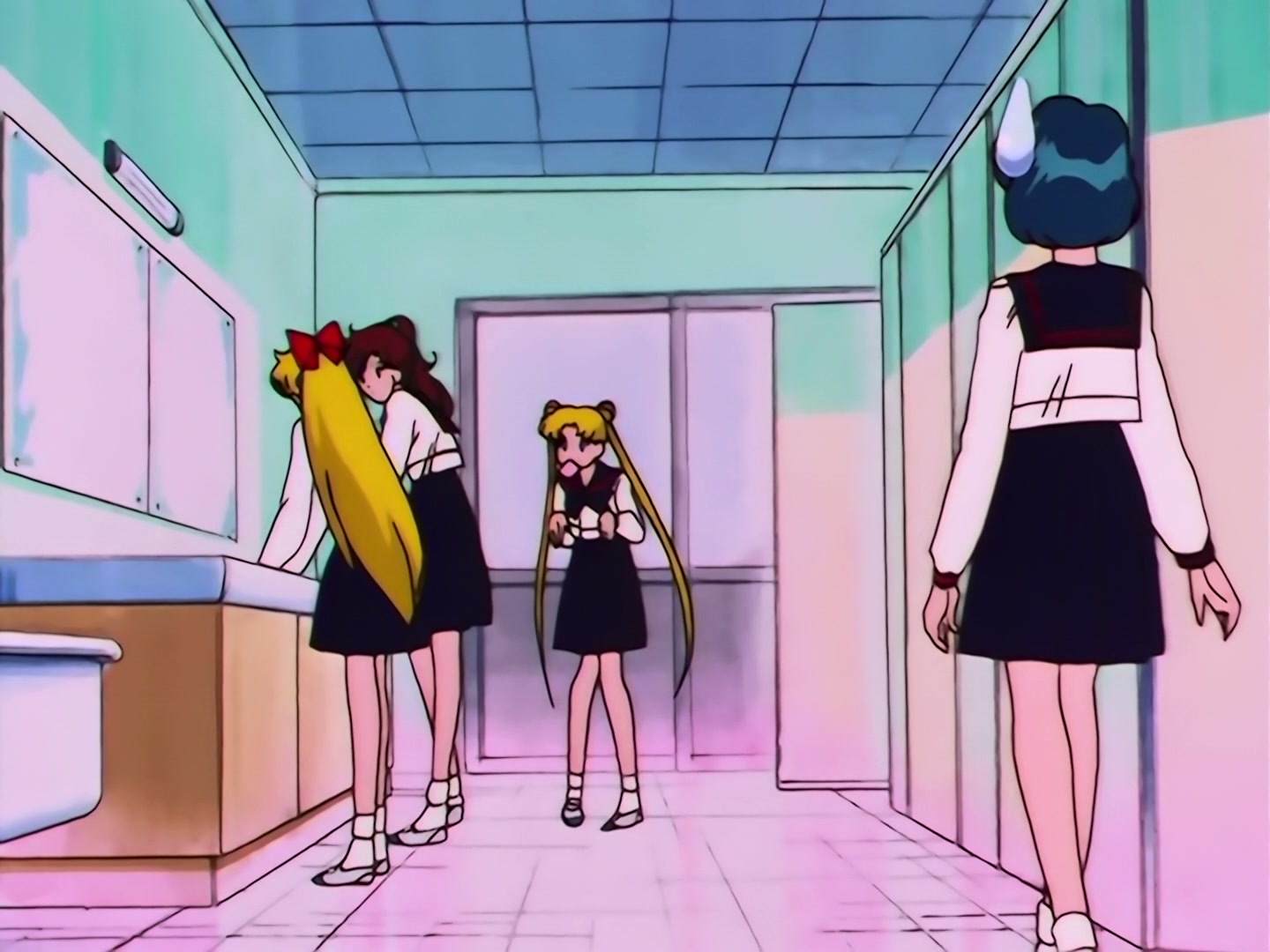 Sailor Moon Ep 169: The Cursed Mirror! Mamoru Caught in a Nightmare @ 00:04:51