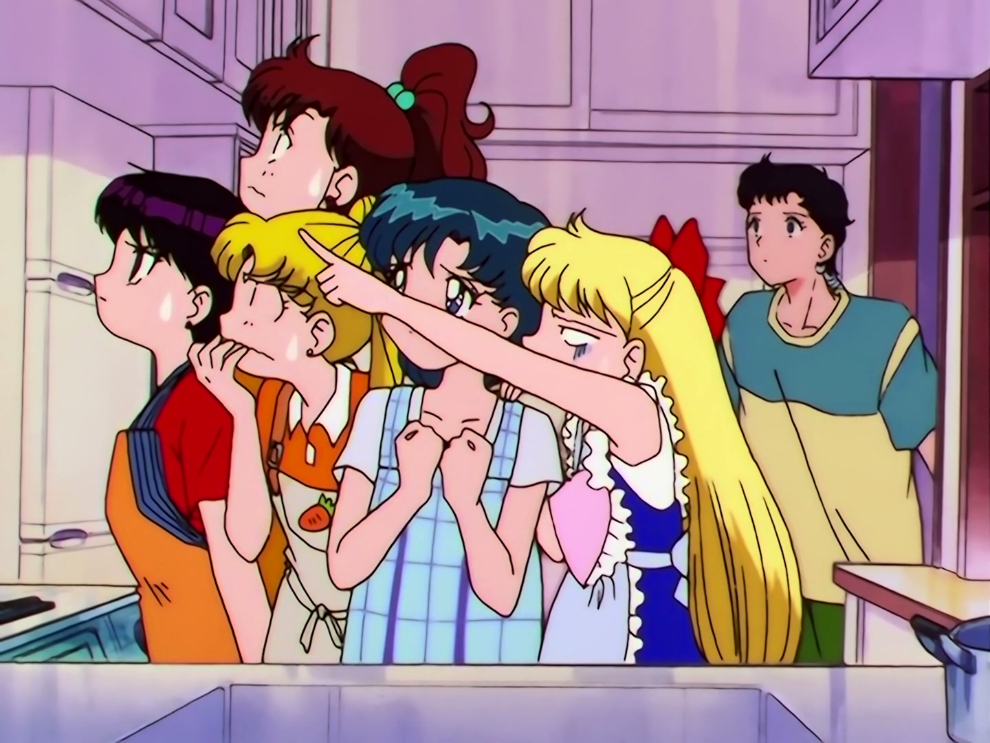 Sailor Moon Ep 184: A Night Alone Together: Usagi in Danger @ 00:07:59